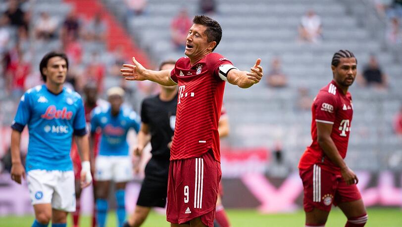 Etwas ratlos? Die Bayern um Robert Lewandowski (r.).