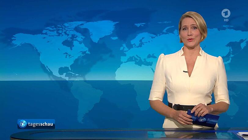 Judith Rakers begrüßt die Zuschauer zu ihrer letzten Ausgabe der "Tagesschau".