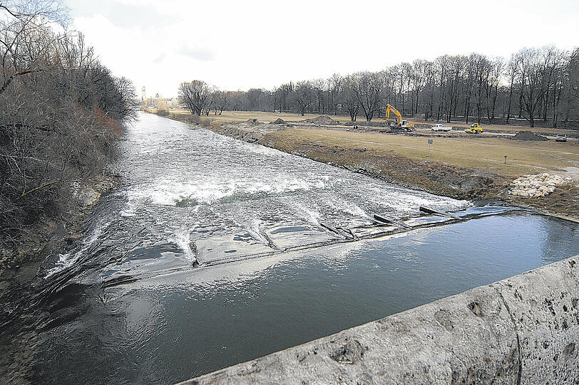 Blick von der Wittelsbacher Brücke: Hier passierte vor vier Jahren der Radlerunfall.