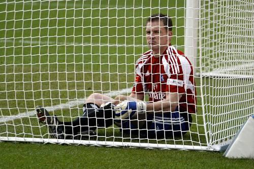 In der Spielzeit 2003/04 war Frank Rost (hier im HSV-Jersey) 647 Spielminuten lang der Einzige, der im Netz des FC Schalke 04 zappelte - Platz vier.