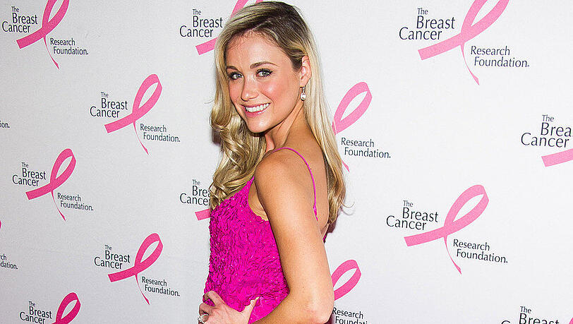 Katrina Bowden passt farblich perfekt zum pinken Teppich der Brustkrebs Stiftung in New York Katrina Bowden passt farblich perfekt zum pinken Teppich der Brustkrebs Stiftung in New York
