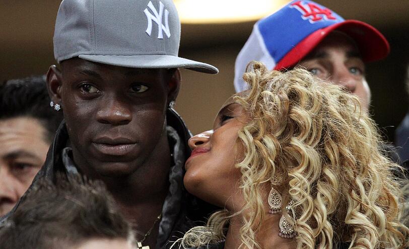 Fanny Neguesha zusammen mit Mario Balotelli
