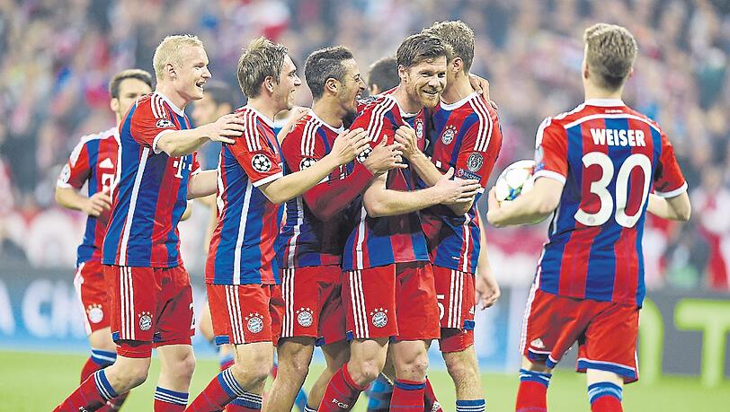 Sebastian Rode, Philipp Lahm, Thiago, Xabi Alonso (v.l.) tummeln sich alle im defensiven Mittelfeld. Sebastian Rode, Philipp Lahm, Thiago, Xabi Alonso (v.l.) tummeln sich alle im defensiven Mittelfeld.