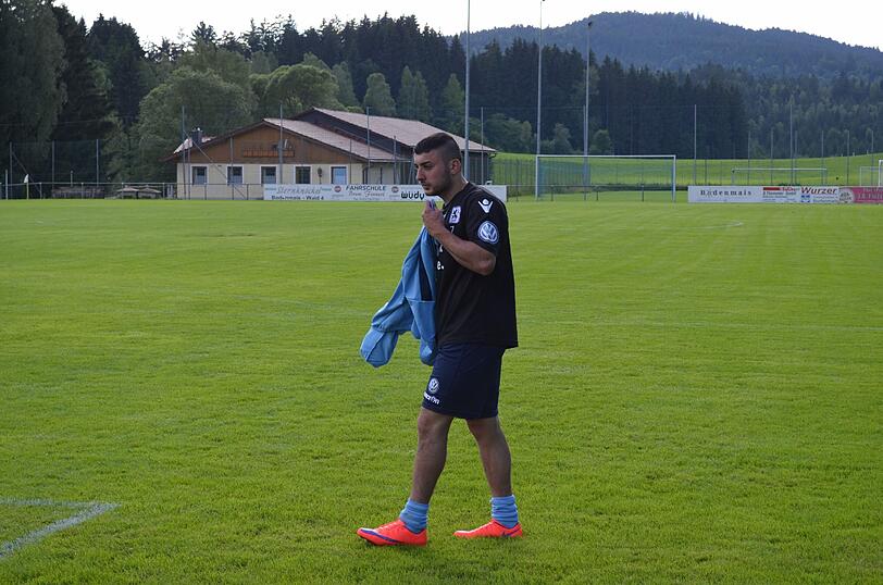 Trainer Torsten Fröhling und Co. in der Saisonvorbereitung bei der Arbeit - der TSV 1860 hat sein erstes Trainingslager in Bodenmais aufgeschlagen.