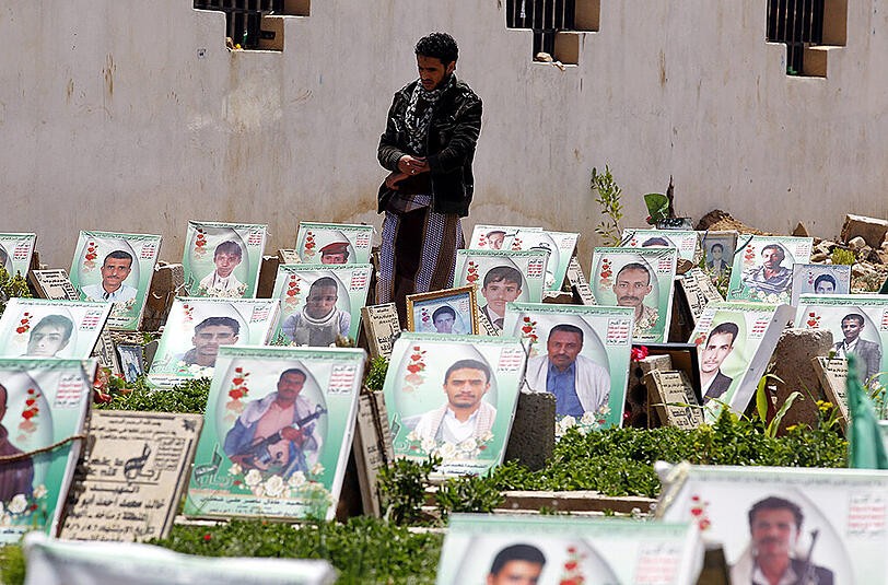 Gräber in Sanaa: In einer Woche sollen in Kuwait die Friedensverhandlungen beginnen. Foto: Yahya Arhab