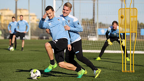 Unter anderem zusammen auf Mallorca: Die Löwen-Spieler Eric Weeger (l.) und Daniel Wein.