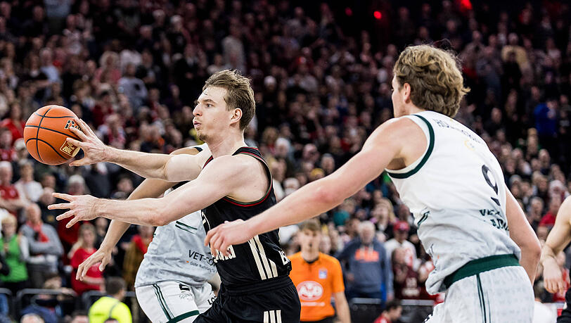 Im Dauereinsatz: Die Basketballer des FC Bayern um Justus Hollatz.
