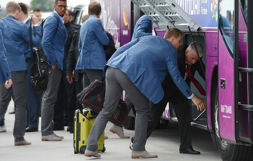 Die Nationalmannschaft ist in Danzig gelandet: Am Montag bezieht der DFB-Tross sein EM-Quartier in Polen.
