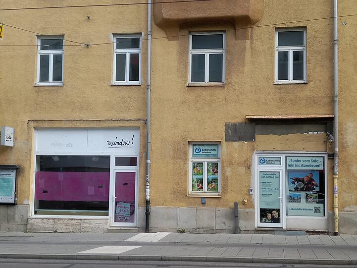 Endlich wieder Leben in den Läden unten im Haus der Nummer 1: Hier sind mehrere Künstler und ein Verein untergebracht.