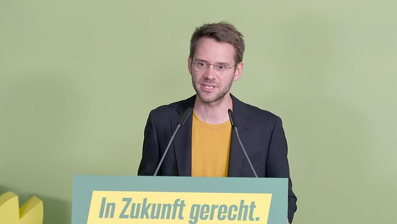 Thomas von Sarnowski spricht beim einem Online-Parteitag der bayerischen Grünen.