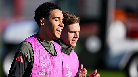 Musiala (l.) und Kimmich kennen sich schon lange. (Archivbild)