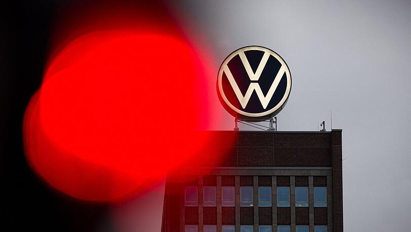 Ein Wirtschaftspsychologe warnt: Die Krise bei Volkswagen kann Auswirkungen auf die Personalgewinnung haben. (Archivbild)