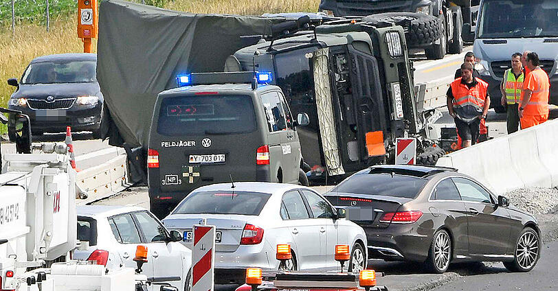 Der als Gefahrgut-Transport deklarierte Lkw kippte um.
