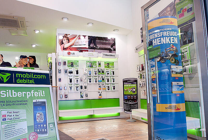 LG, htc, BlackBerry und andere Handys mit und ohne Vertrag gibt es in der mobilcom-debitel-Filiale am Stachus.