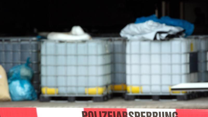 Nach dem Fund von Tausenden Litern Chemikalien und Dutzenden Gasflaschen im Kreis Minden-Lübbecke ermitteln Polizei und Landeskriminalamt. Nach dem Fund von Tausenden Litern Chemikalien und Dutzenden Gasflaschen im Kreis Minden-Lübbecke ermitteln Polizei und Landeskriminalamt.