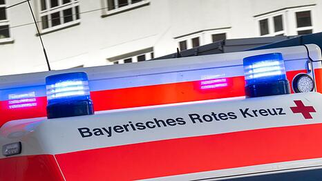 Die Rettungskr&auml;fte k&ouml;nnen nur noch den Tod der Frau feststellen. (Symbolbild)