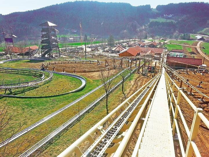 "Da vogelwuide Sepp" heißt Bayerns längste Achterbahn.