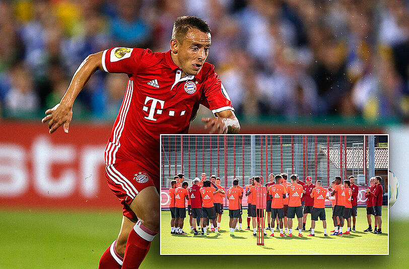 Rafinha wurde am Mittwoch 31 Jahre alt - und die ganze Mannschaft singt für ihn.