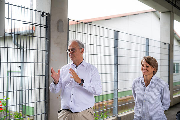 Arena-Chef Jürgen Muth (l.) und Bianca Rech, die Direktorin der Frauenfußball-Abteilung beim FC Bayern. Arena-Chef Jürgen Muth (l.) und Bianca Rech, die Direktorin der Frauenfußball-Abteilung beim FC Bayern.