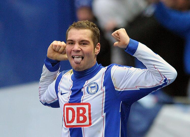 Pierre-Michel Lasogga jubelt über einen Treffer.