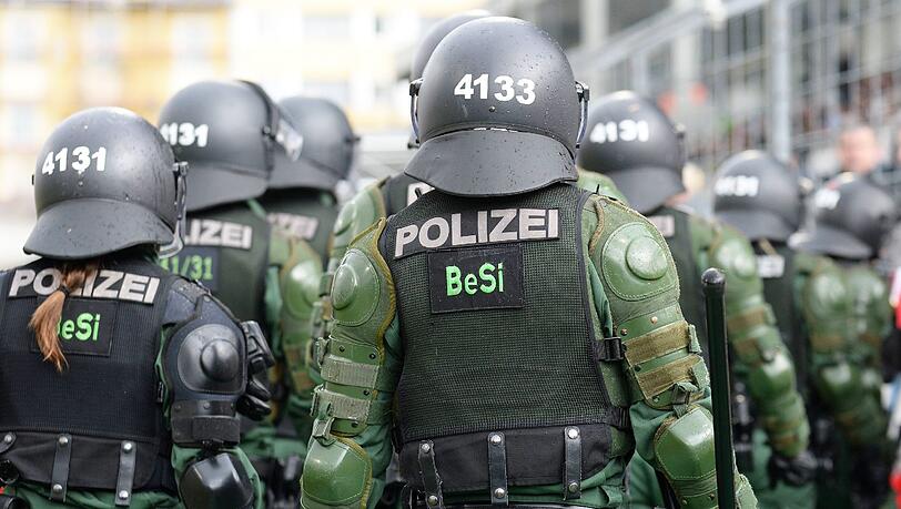 Die Polizei erwartet beim Spiel der Löwen gegen Cottbus keine großen Störungen. Die Polizei erwartet beim Spiel der Löwen gegen Cottbus keine großen Störungen.