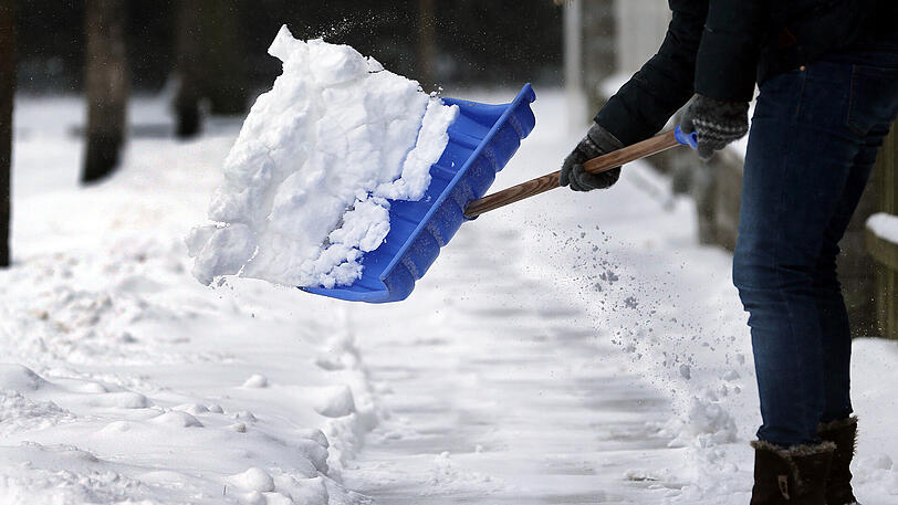 Wenn es schneit, gehört sie dazu: die Schneeschaufel.