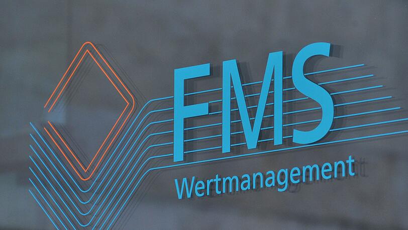 Das Logo der Bad Bank FMS Wertmanagement ist am Firmensitz in München zu sehen.