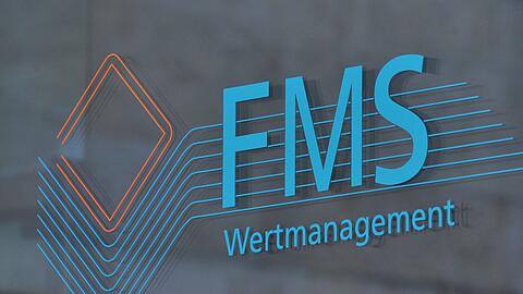 Das Logo der Bad Bank FMS Wertmanagement ist am Firmensitz in München zu sehen.