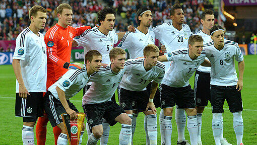 Deutschland siegt im EM-Viertelfinale mit 4:2 gegen Griechenland und steht in der Runde der letzten Vier: Die DFB-Kicker in der AZ-Einzelkritik. Deutschland siegt im EM-Viertelfinale mit 4:2 gegen Griechenland und steht in der Runde der letzten Vier: Die DFB-Kicker in der AZ-Einzelkritik.
