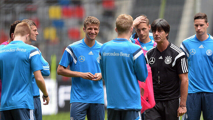 Weltmeister wieder zusammen: Das DFB-Team beim Training in Düsseldorf. Weltmeister wieder zusammen: Das DFB-Team beim Training in Düsseldorf.