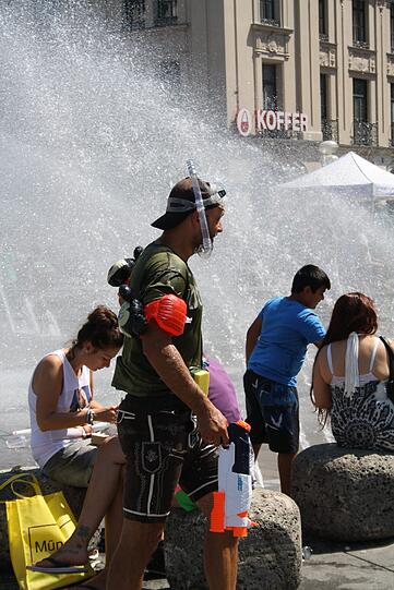 Wasserschlacht am Stachus. Die Bilder.
