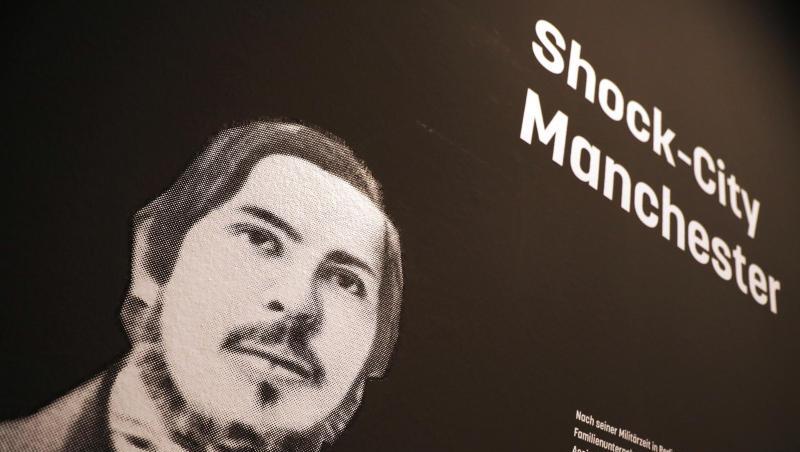 Ein Porträt von Friedrich Engels als Druck. Ein Porträt von Friedrich Engels als Druck.