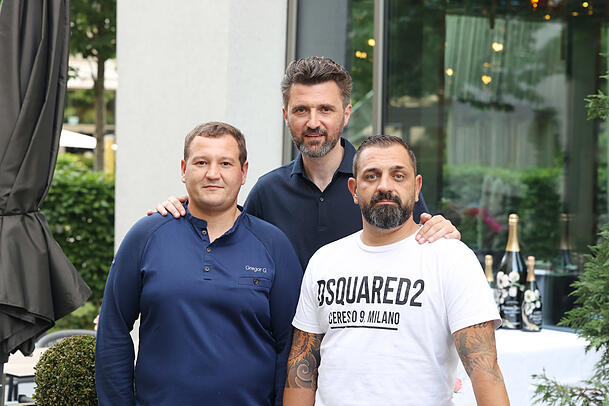 V.l.: Gregor Goncharov, Marko Pesic und Sasa Lukic vor ihrem neuen Restaurant. V.l.: Gregor Goncharov, Marko Pesic und Sasa Lukic vor ihrem neuen Restaurant.