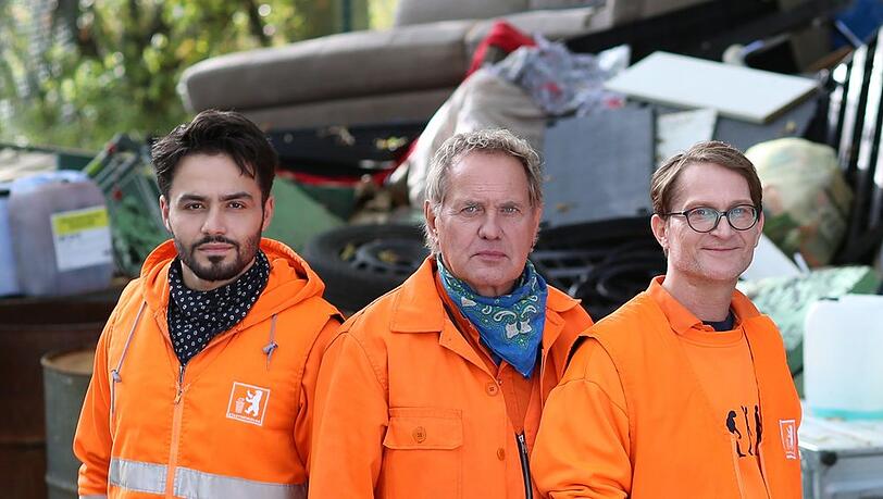 "Die Drei von der Müllabfuhr - Altlasten": Das eingespielte Trio Tarik (Aram Arami, l.), Werner (Uwe Ochsenknecht, m.) und Ralle (Jörn Hentschel).