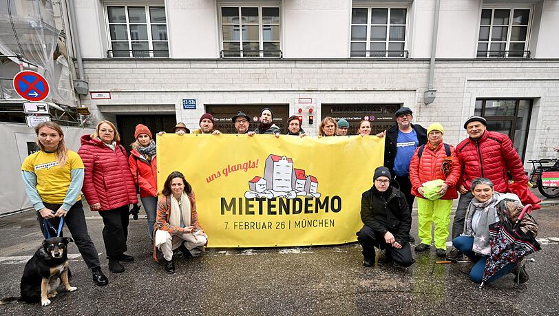 Um seinen Forderungen Nachdruck zu verleihen, ruft das Bündnis für Februar 2026 zu einer großen Demo in der bayerischen Landeshauptstadt auf. Um seinen Forderungen Nachdruck zu verleihen, ruft das Bündnis für Februar 2026 zu einer großen Demo in der bayerischen Landeshauptstadt auf.