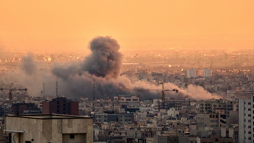 Wegen der Sicherheitslage im Iran angesichts der andauernden Angriffe Israels und der USA hat das Ausw&auml;rtige Amt das Personal der deutschen Botschaft in Teheran im Ausland in Sicherheit gebracht.