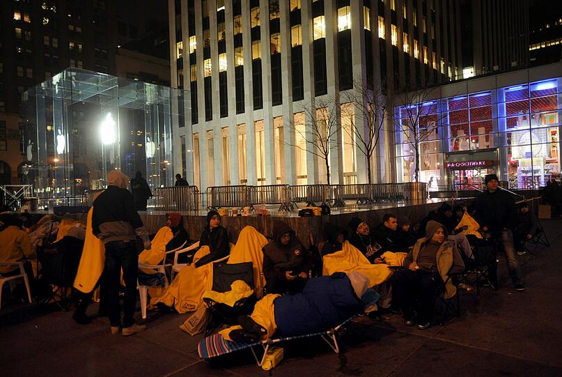 Während in Deutschland bereits die ersten Kunden ihr iPad bekommen haben, herrscht in New York noch tiefste Nacht.