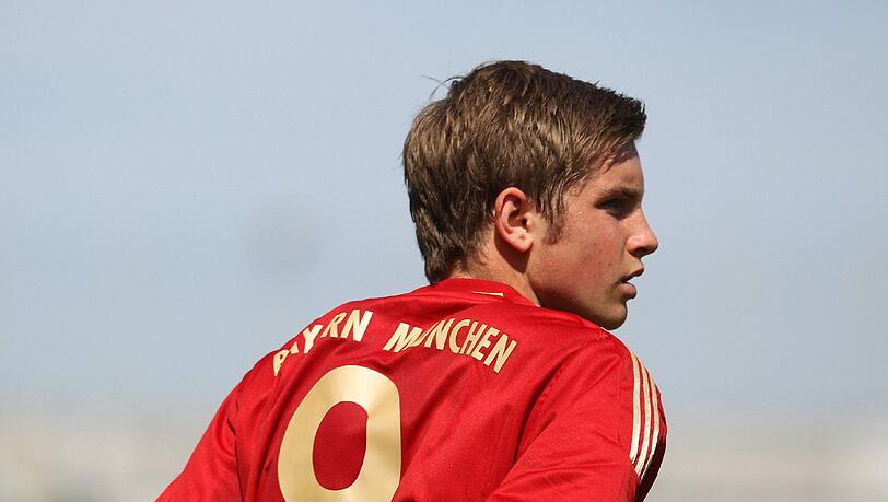 Patrick Weihrauch: Der Junioren-Nationalspieler war vor zwei Jahren von 1860 München zum FC Bayern an die Säbener Straße gewechselt und gilt als einer der begabtesten deutschen Spieler auf seiner Position. Patrick Weihrauch: Der Junioren-Nationalspieler war vor zwei Jahren von 1860 München zum FC Bayern an die Säbener Straße gewechselt und gilt als einer der begabtesten deutschen Spieler auf seiner Position.
