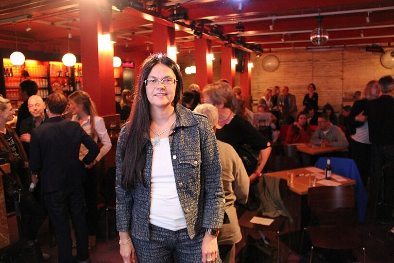 Ungewohnter Arbeitsplatz: Im Muffatcafé hat Münchens Stadtbaurätin Elisabeth Merk literarisch ihre Stadt der Zukunft entworfen.