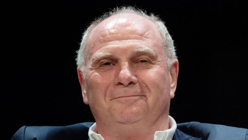 Uli Hoeneß, Präsident des Fußball-Bundesligisten FC Bayern München. Foto: Marijan Murat/Archiv Uli Hoeneß, Präsident des Fußball-Bundesligisten FC Bayern München. Foto: Marijan Murat/Archiv