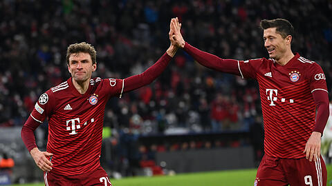 Erfolgreicher Fußball und solides Wirtschaften: Der FC Bayern steht in diesen mehr als schwierigen Zeiten extrem solide da - anders als der FC Chelsea