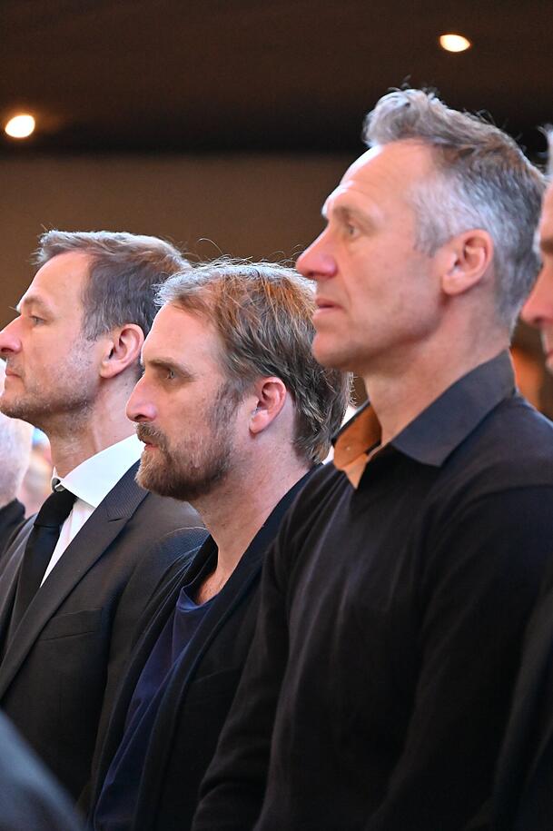 Bewegender Abschied: Daniel Bierofka (l.) und Michael Hofmann. Bewegender Abschied: Daniel Bierofka (l.) und Michael Hofmann.