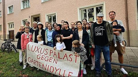 Anwohner der Mauerkircherstra&szlig;e 17 und 19 f&uuml;hlen sich wegen Profitgier schikaniert. Vera B. ist die zweite von links.