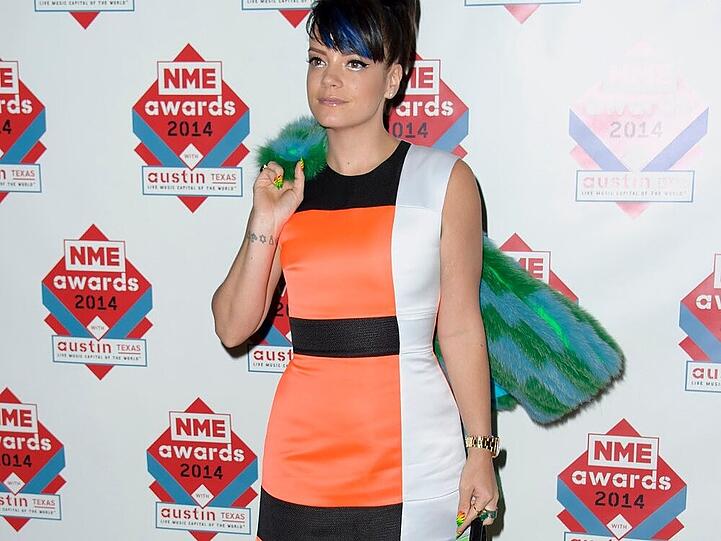 So bunt wie Lily Allen war sonst keiner bei den NME Awards 2014