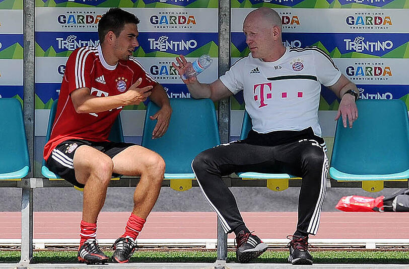 Pjilipp Lahm (links) und Matthias Sammer bei einem Trainingslager des FC Bayern am Gardasee.