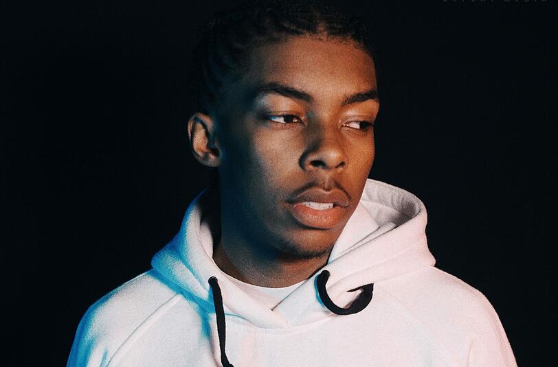 Das Debütalbum von Bishop Nehru soll Ende 2016 erscheinen - es ist eines der heiß ersehntesten Alben des Jahres.