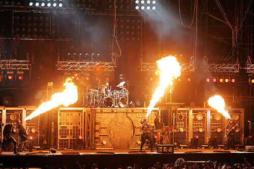 Sie sollen bei Rock im Park 2010 als Headliner spielen: Die Schock-Rocker von Rammstein. Doch ob das Festival auch stattfindet, darüber entscheidet die Justiz.