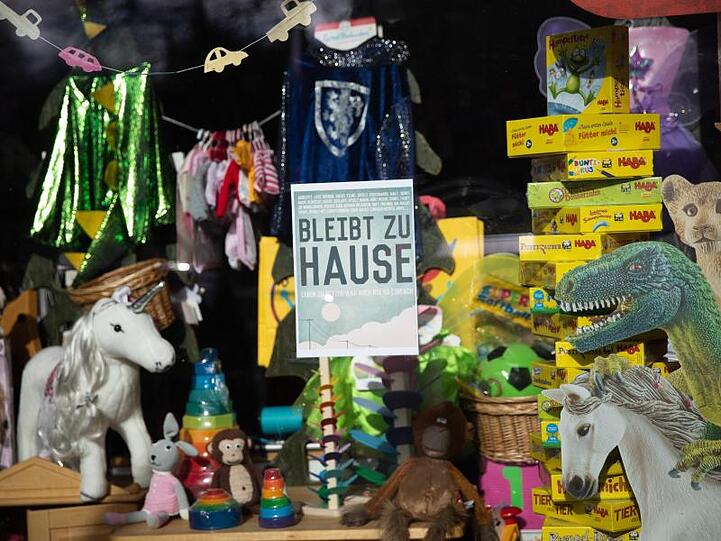 Ein geschlossener Spielwarenladen in Hamburg.