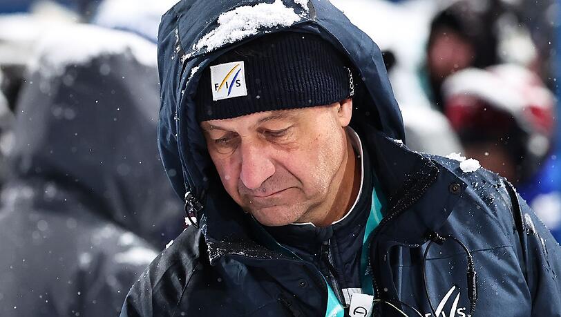 Zu viel Schnee: Renndirektor Sandro Pertile. Zu viel Schnee: Renndirektor Sandro Pertile.