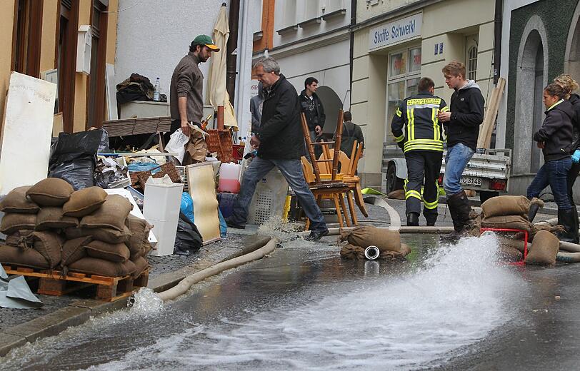 In Passau hat das große Aufräumen begonnen.